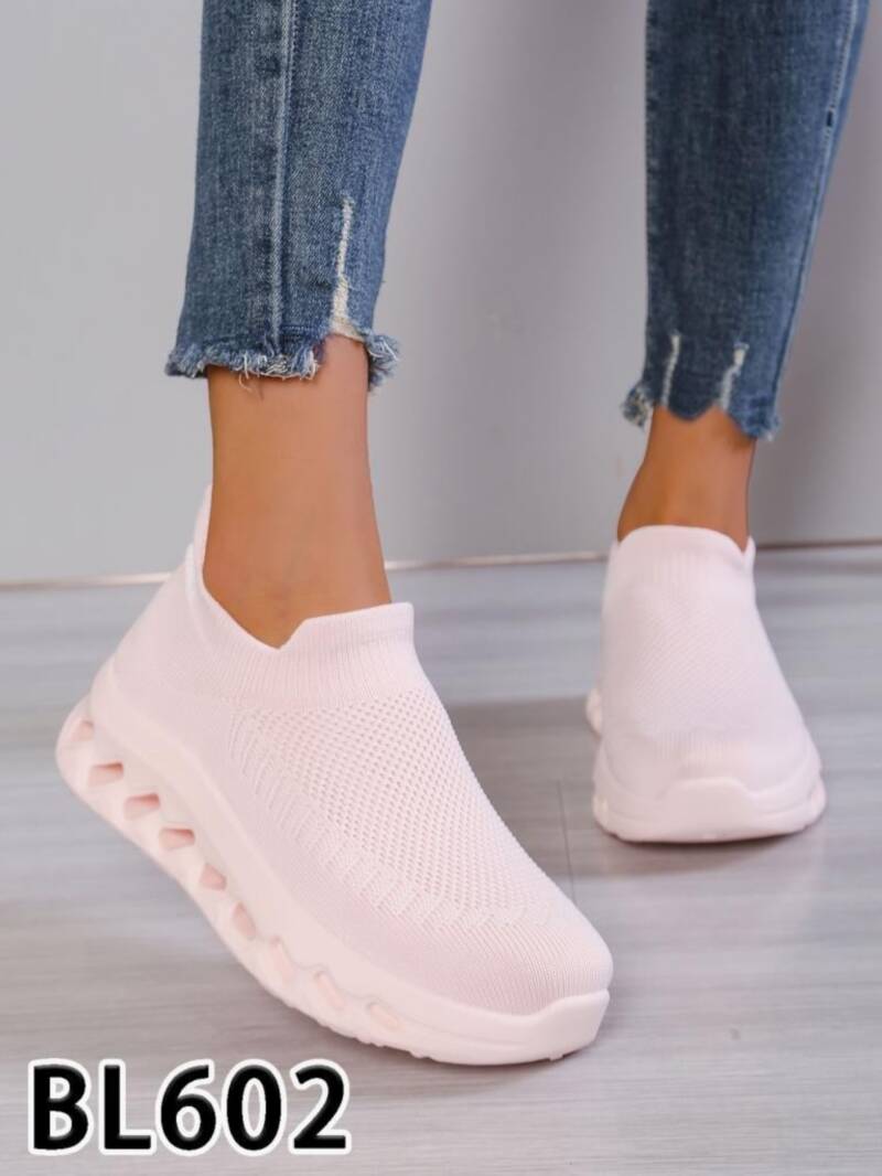 Buty sportowe damskie Roz 36-41 / 12 par 1